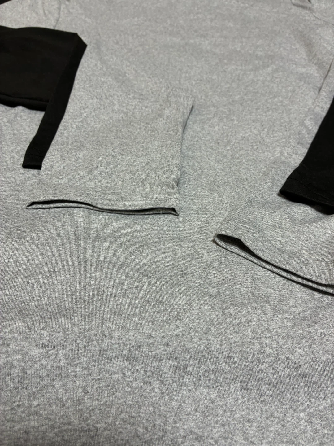 モックネック長袖Tシャツ 2枚セット Mサイズの写真3枚目