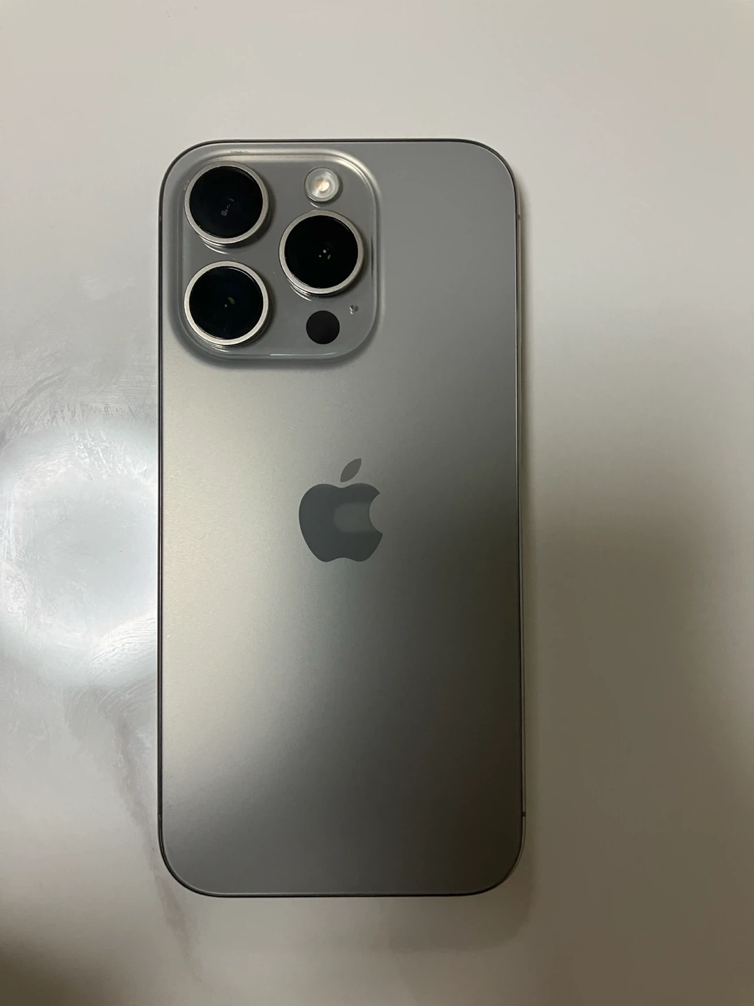 アップル iPhone 15 Proの写真2枚目