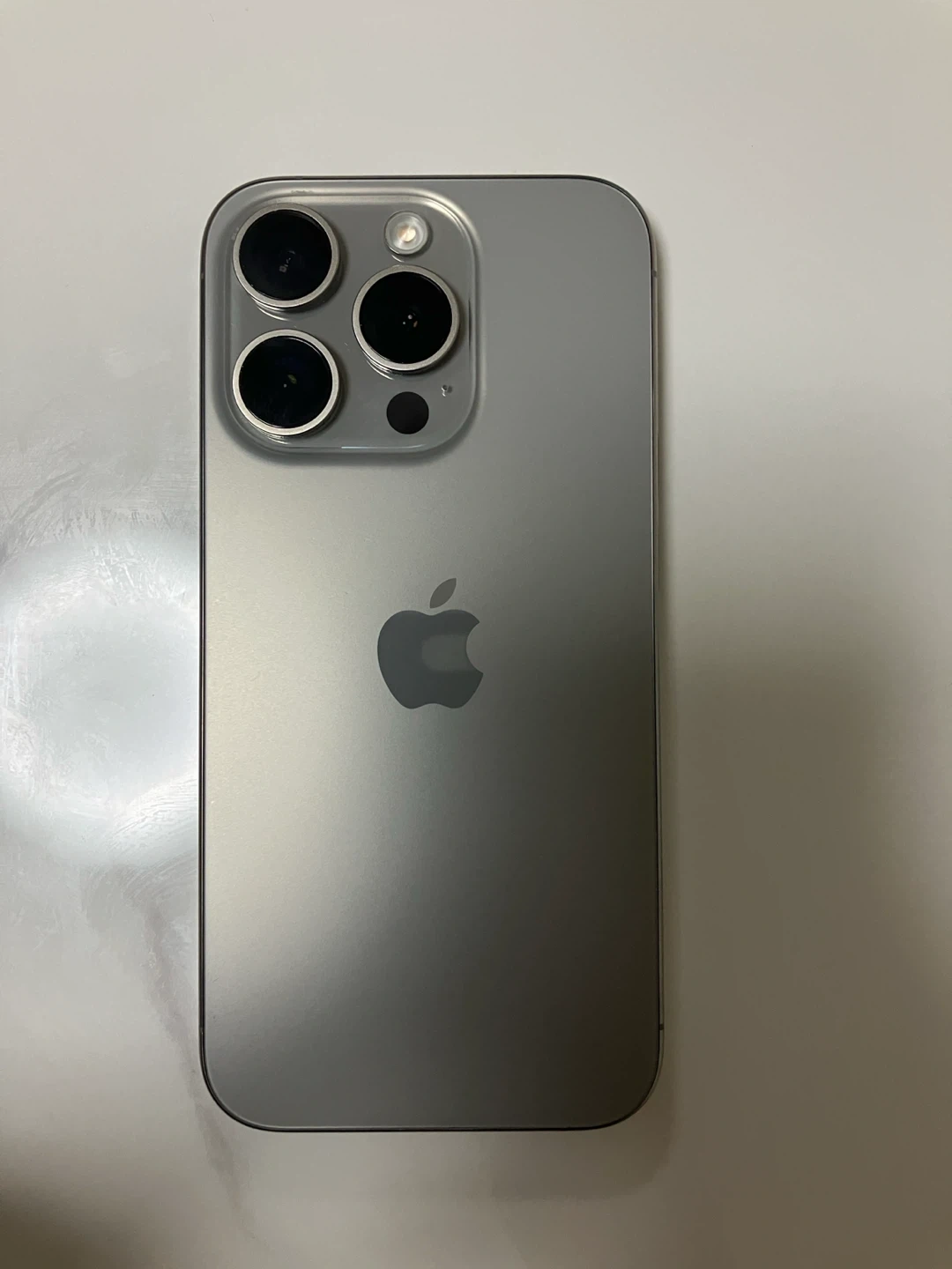 アップル iPhone 15 Proの写真2枚目