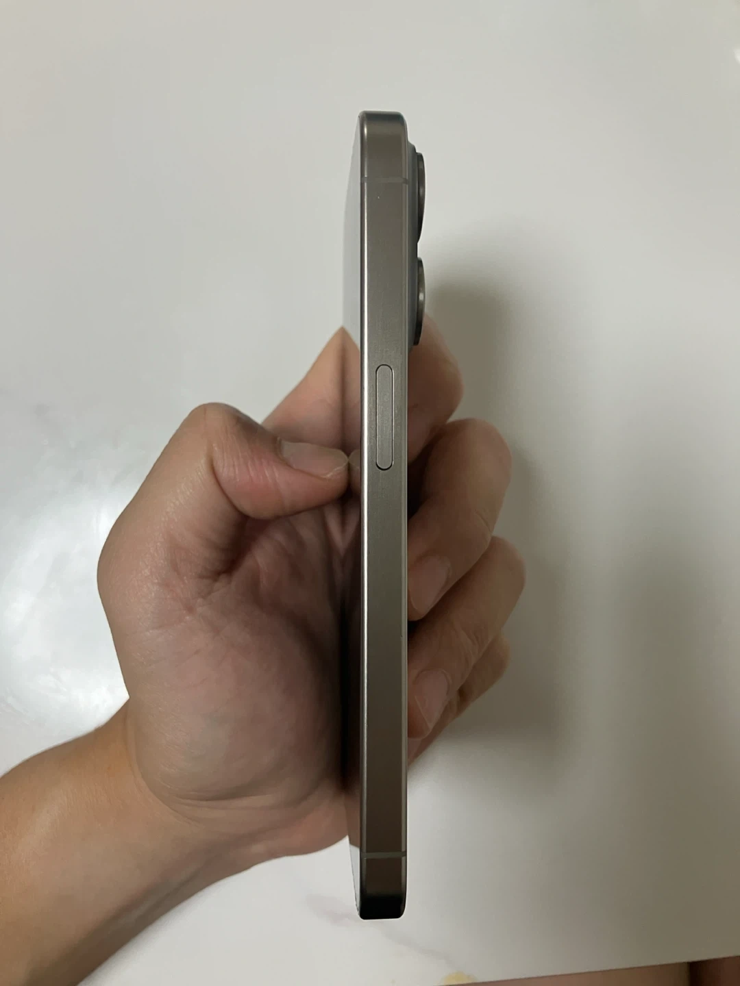 アップル iPhone 15 Proの写真3枚目