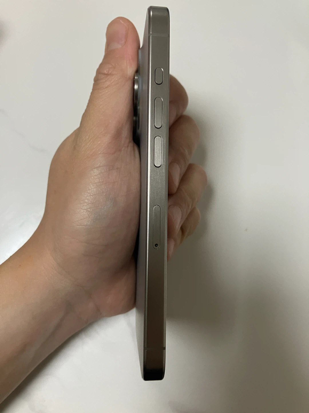 アップル iPhone 15 Proの写真4枚目