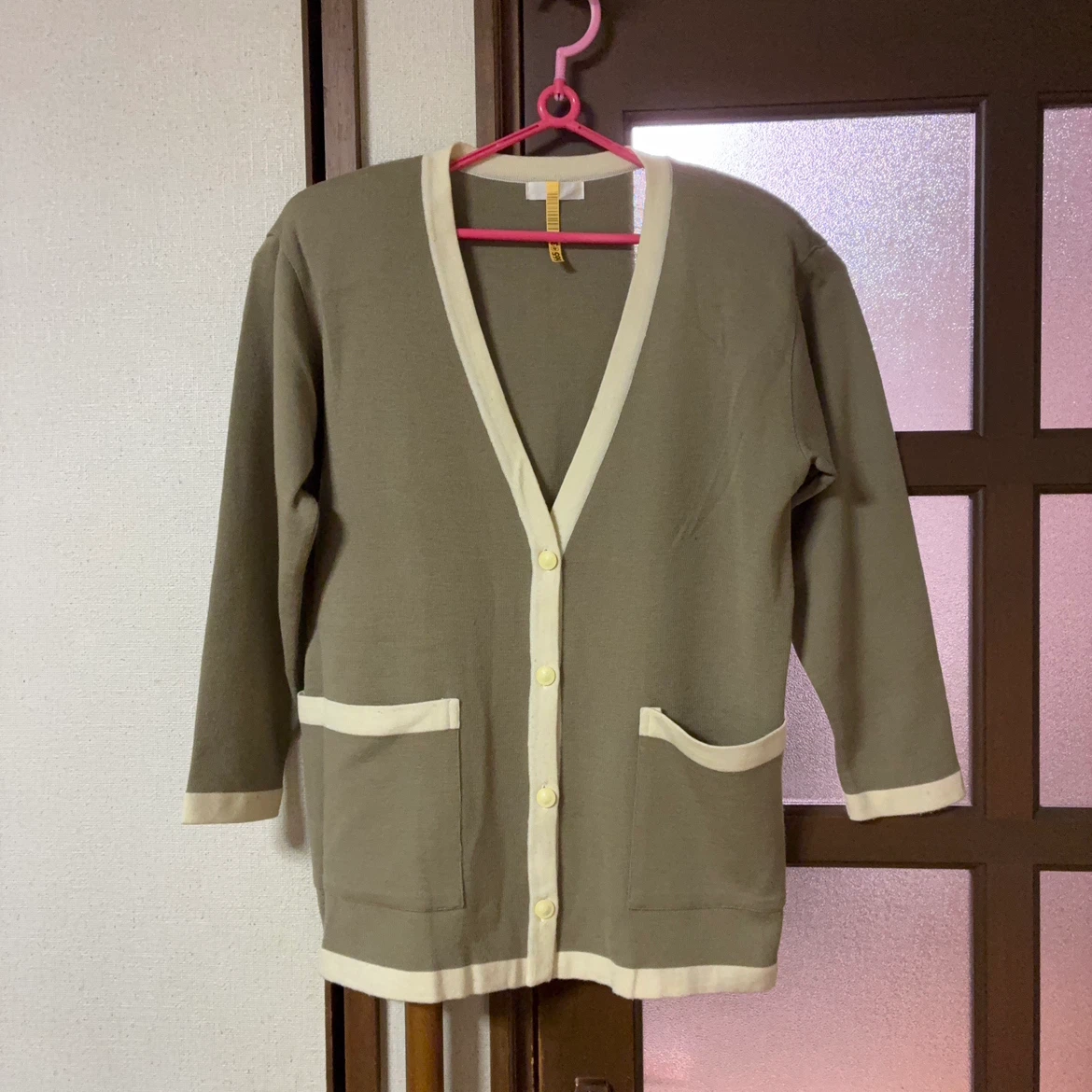 カーディガン ベージュ