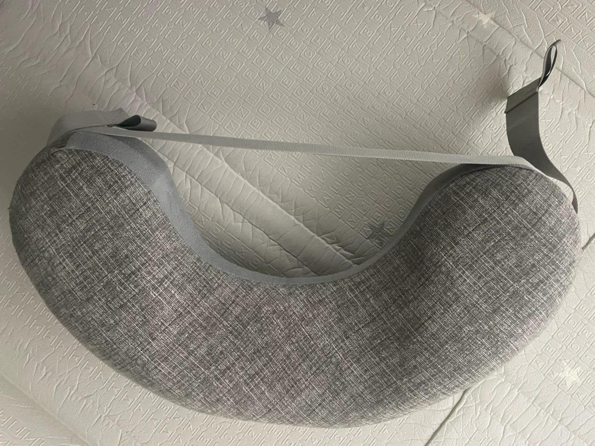 エルゴベビー 授乳クッション グレーの写真2枚目