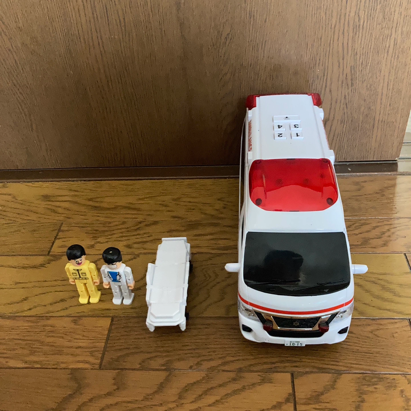 サウンド＆ライト ニッサンパラメディック 救急車