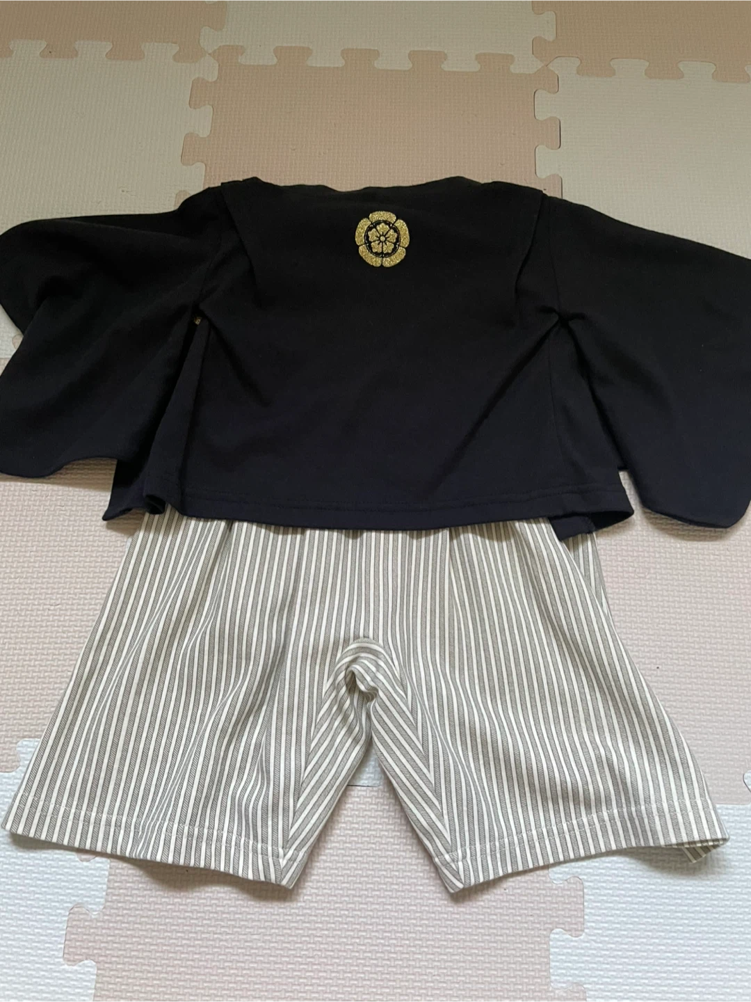 袴風 ロンパース 黒×ストライプの写真2枚目