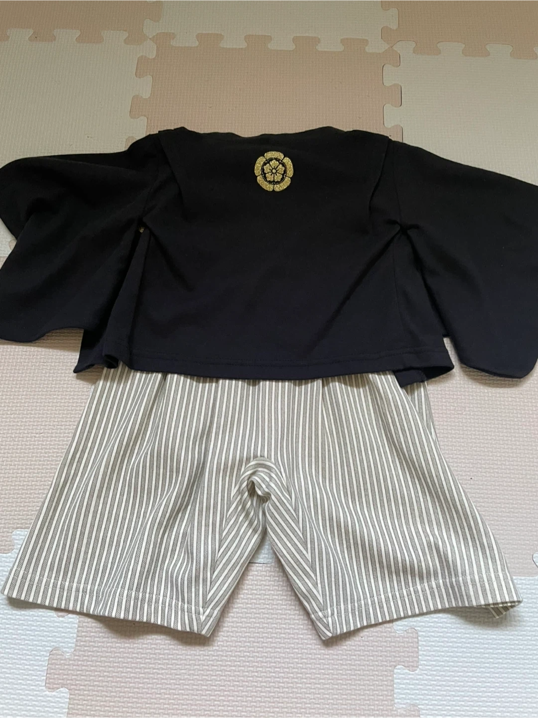 袴風 ロンパース 黒×ストライプの写真2枚目