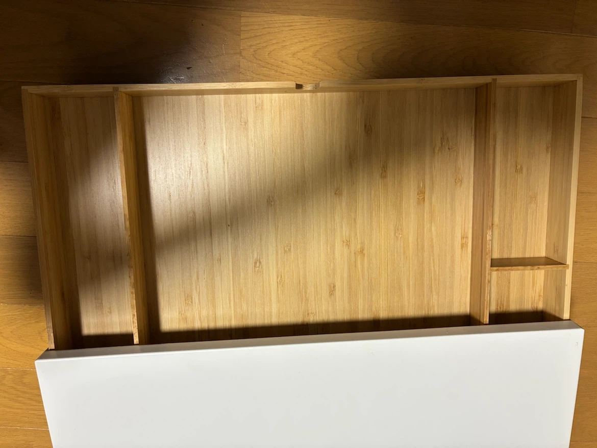 イケア エロヴェン(IKEA ELLOVEN) モニタースタンド引き出し付き 竹 収納の写真3枚目