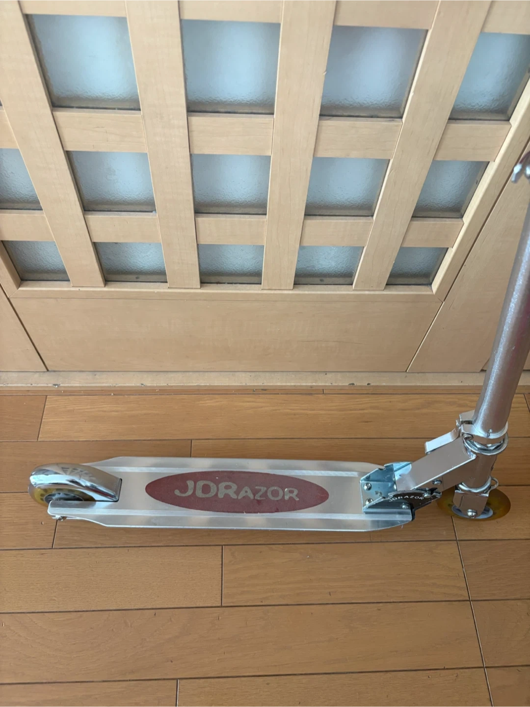 光る ジェイディレーザー 赤 JD Razor キックボードの写真2枚目