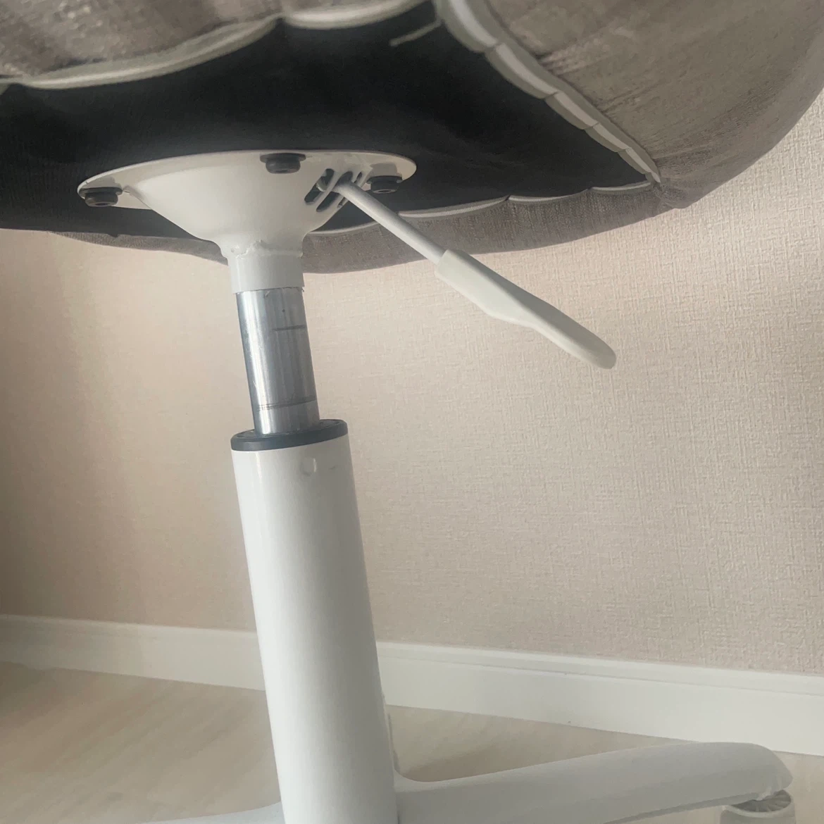 デスクチェア グレー 昇降機能付きの写真6枚目