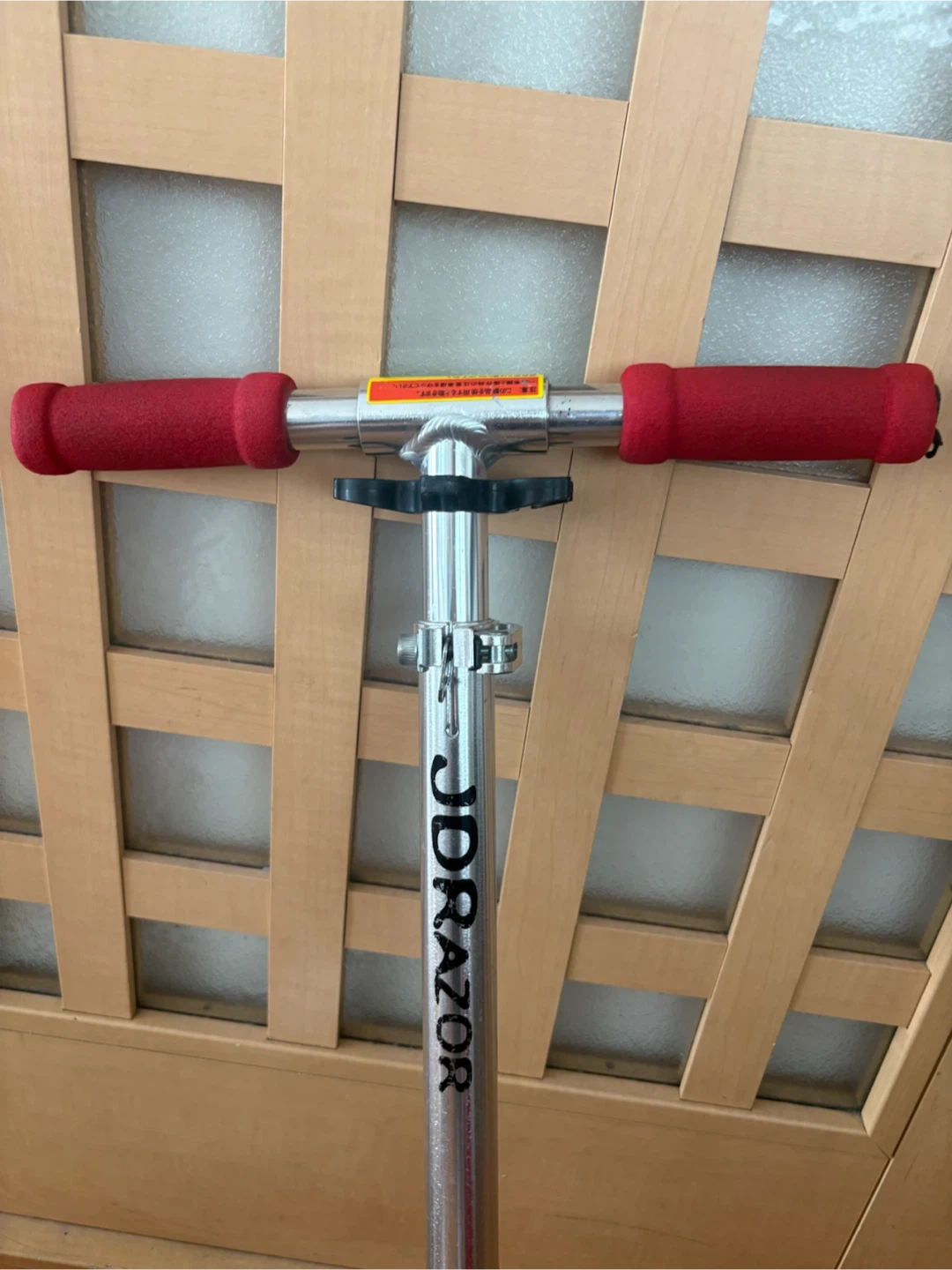 光る ジェイディレーザー 赤 JD Razor キックボードの写真3枚目