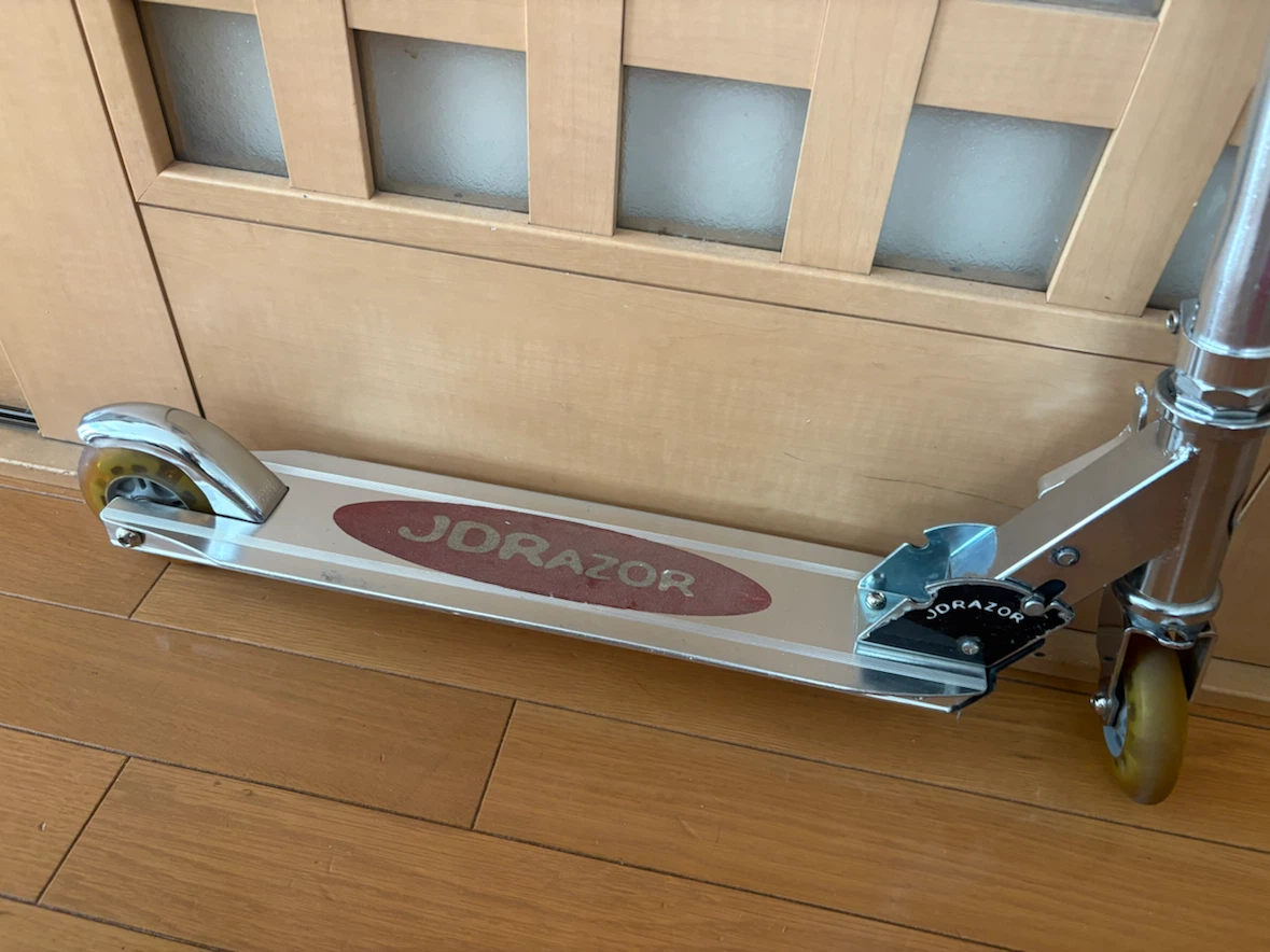 光る　ジェイディレーザー　赤 JD Razor キックボードの写真5枚目