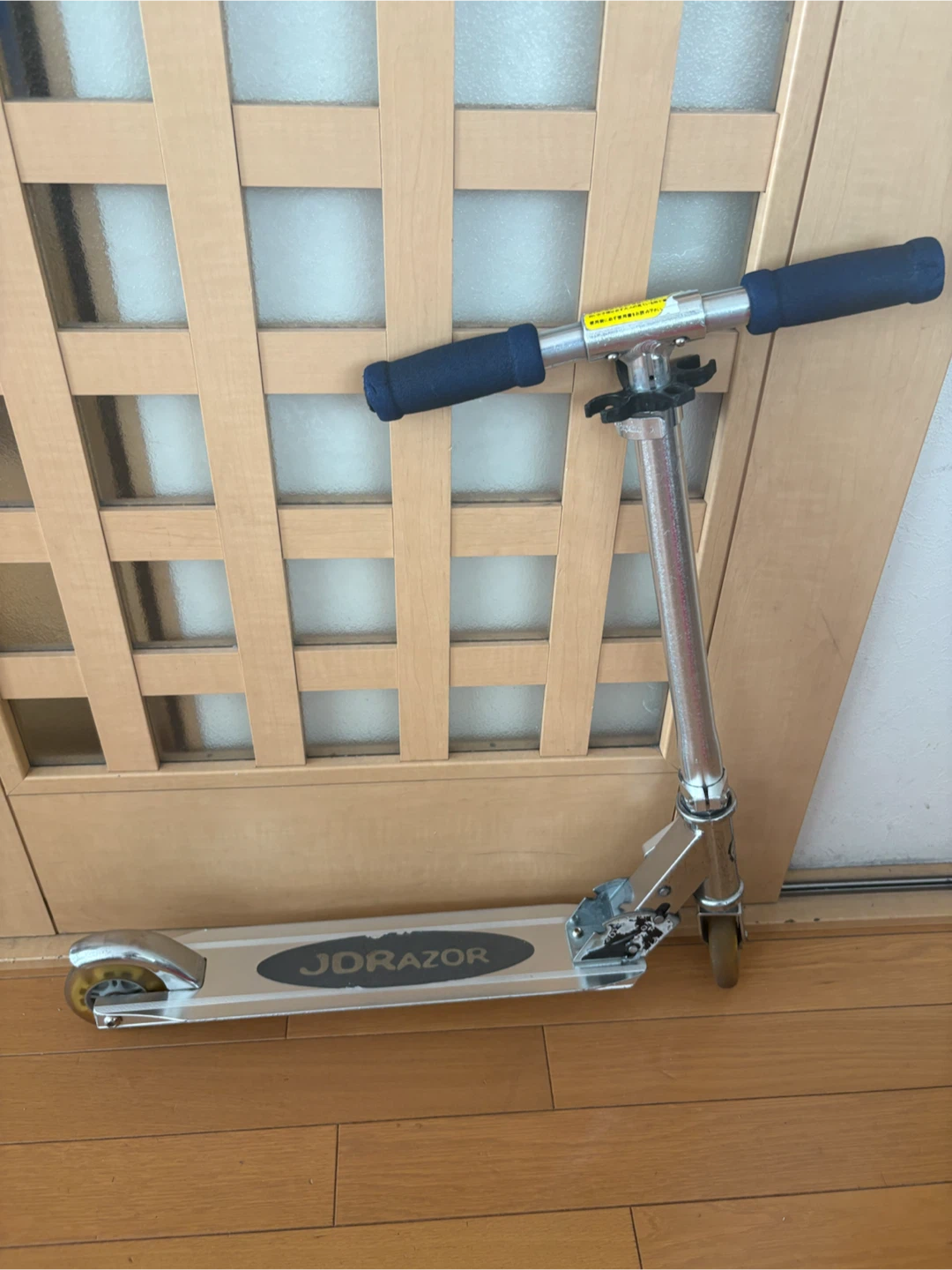 光る　ジェイディレーザー　青 JD Razor キックボード