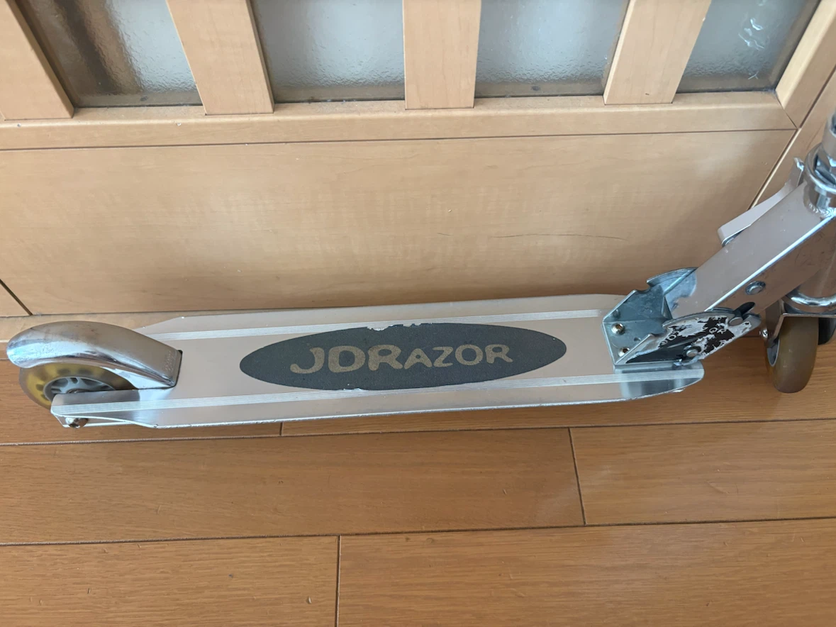 光る　ジェイディレーザー　青 JD Razor キックボードの写真3枚目