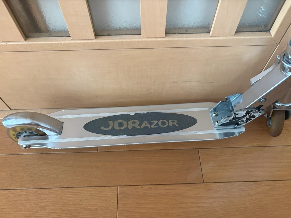 光る ジェイディレーザー 青 JD Razor キックボードの写真3枚目