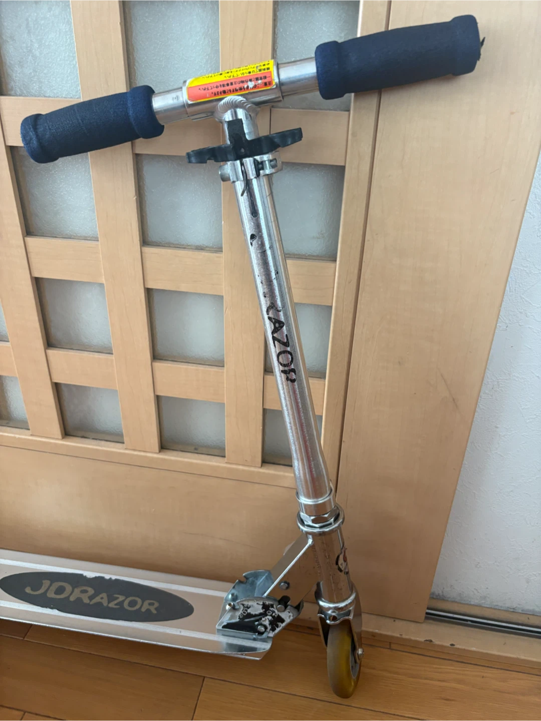 光る　ジェイディレーザー　青 JD Razor キックボードの写真4枚目