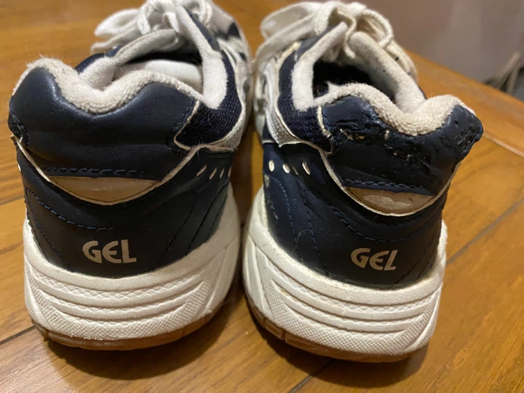 アシックス GEL スニーカー ネイビーの写真3枚目
