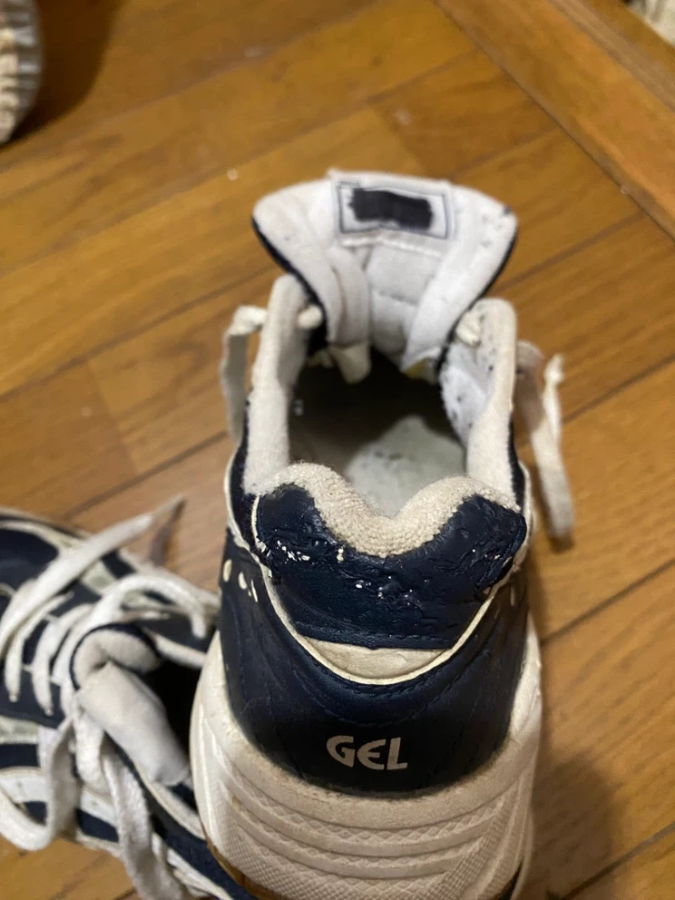 アシックス GEL スニーカー ネイビーの写真5枚目