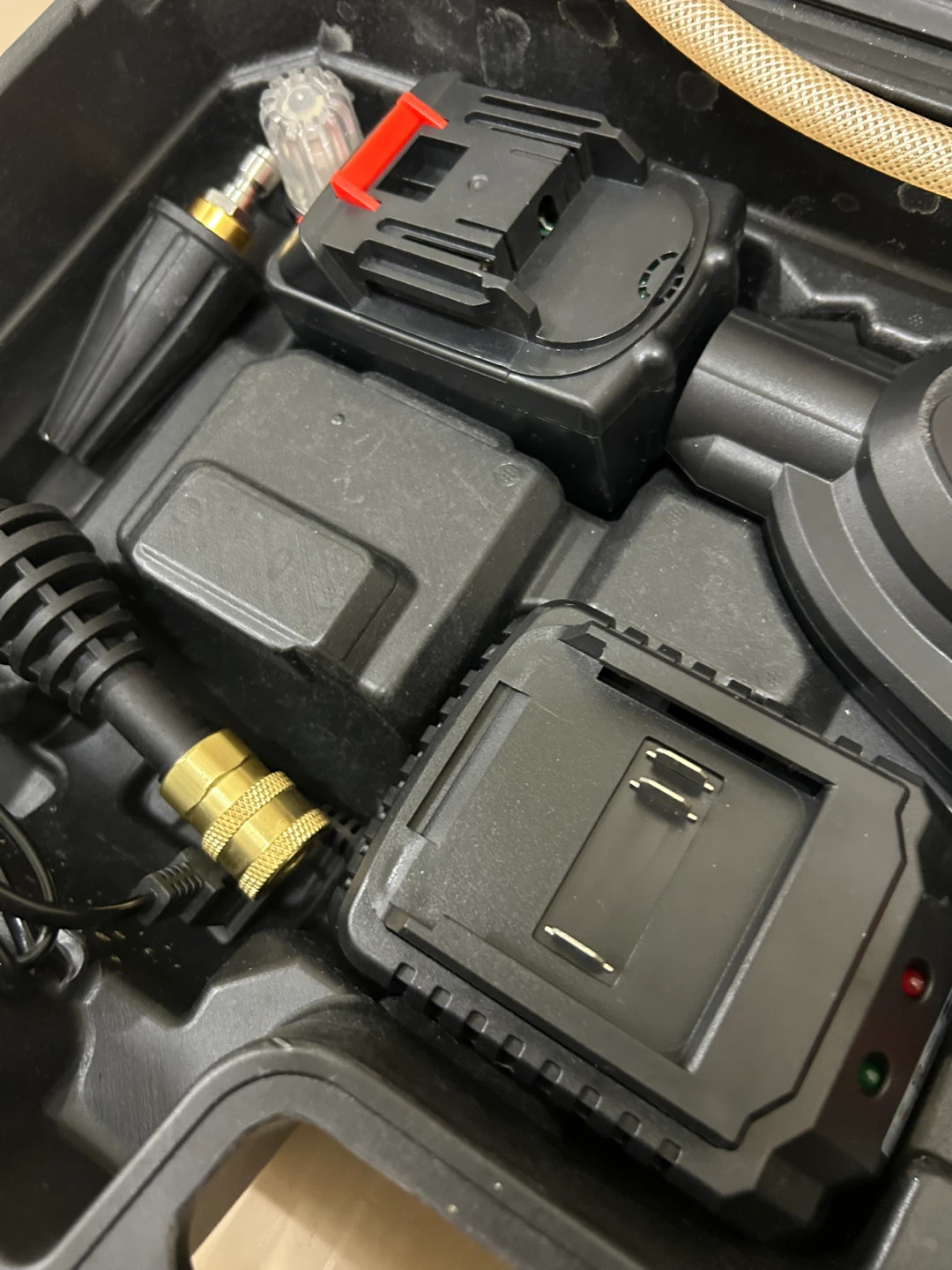 コードレス高圧洗浄機 充電式 ポータブルの写真3枚目