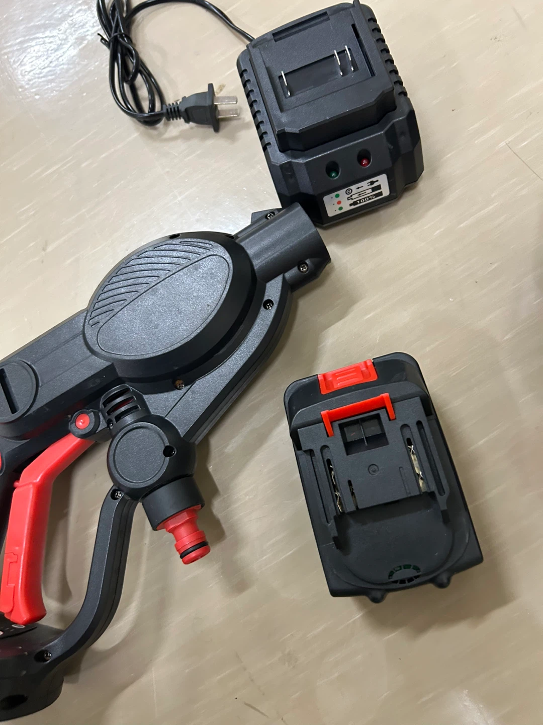 コードレス高圧洗浄機 充電式 ポータブルの写真5枚目