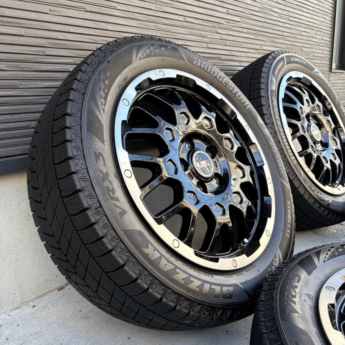 【美品】VRX3スタッドレス+LMGホイール 4本セットの写真2枚目