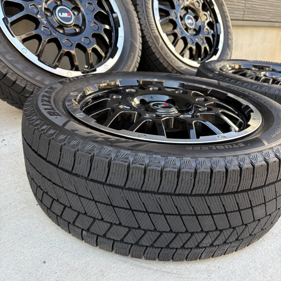 【美品】VRX3スタッドレス+LMGホイール 4本セットの写真5枚目