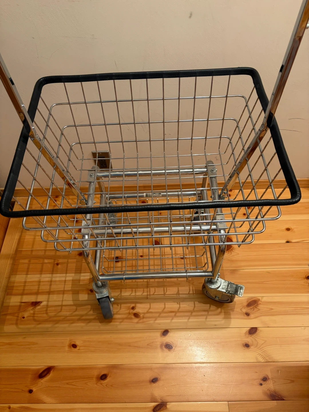 【DULTON】ランドリーカート LAUNDRY CART WITH POLE RACK CHROMEの写真2枚目