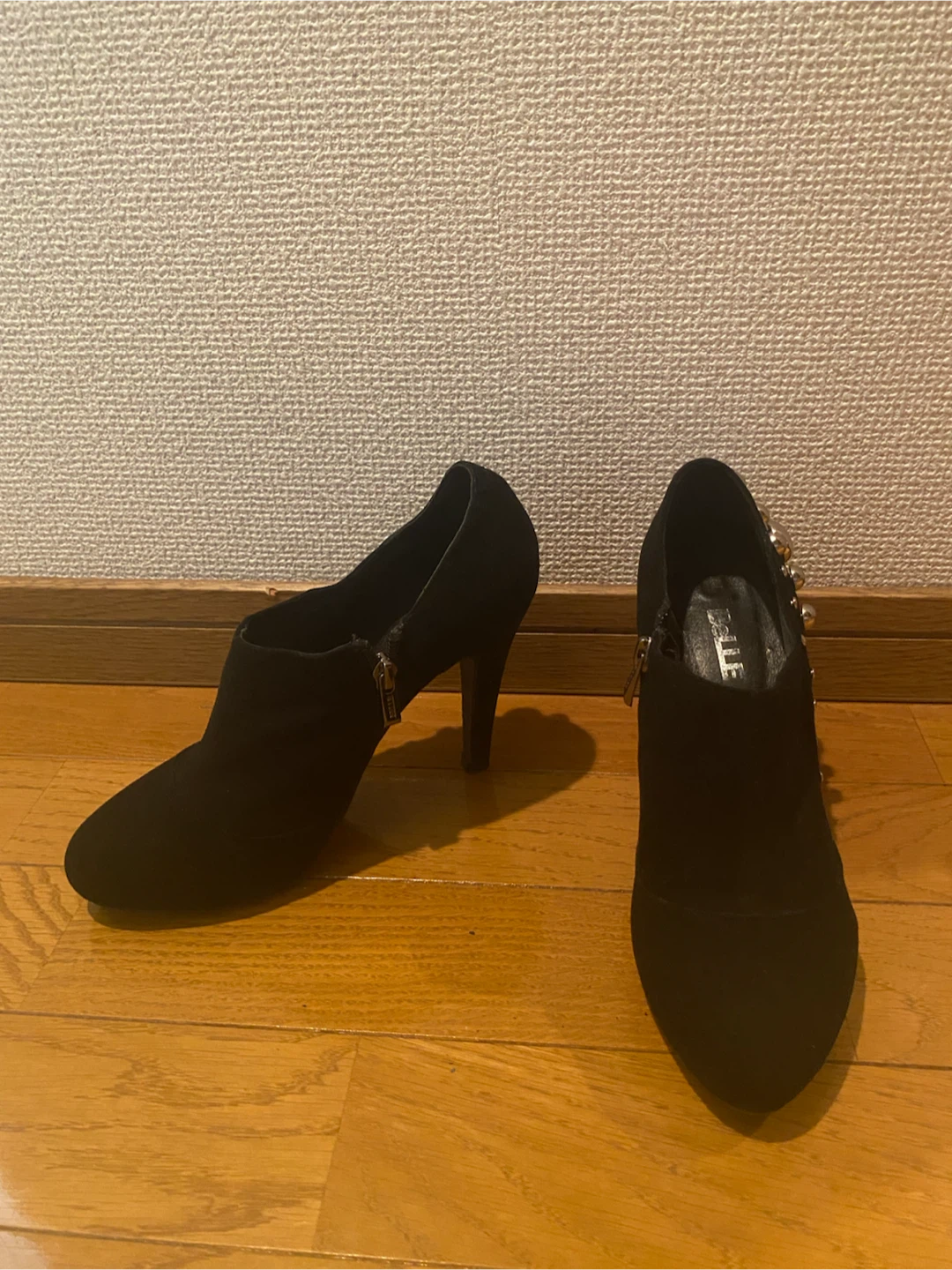美品スタッズ付き ブーティ ブラックの写真2枚目