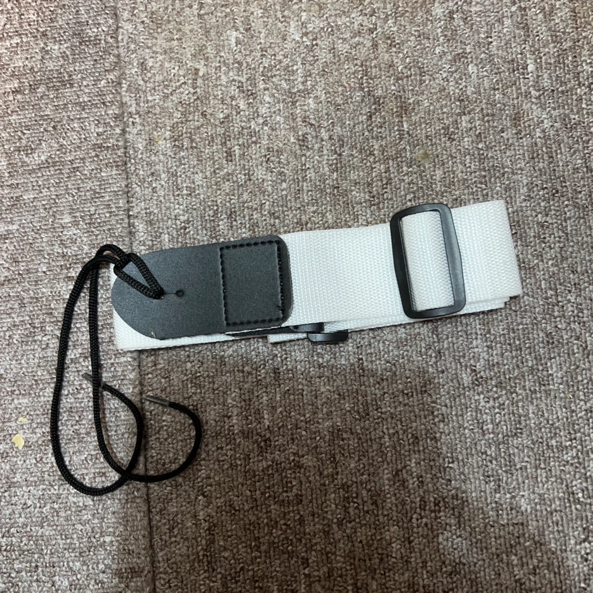 アコースティックギター 白 バラ柄 ケース付きの写真3枚目