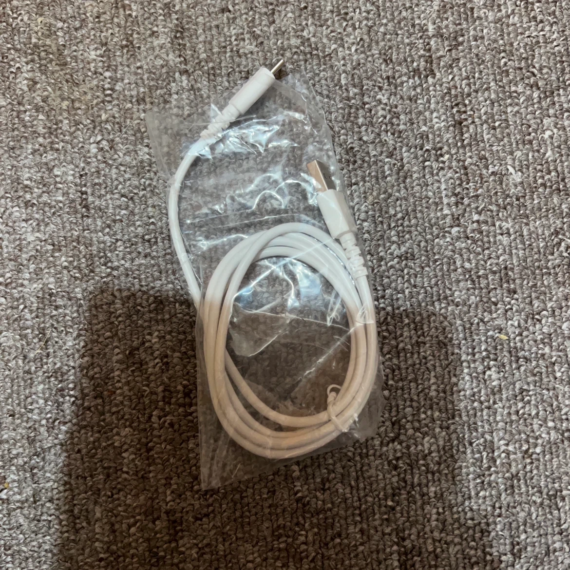 充電ケーブル ホワイトCタイプUSB