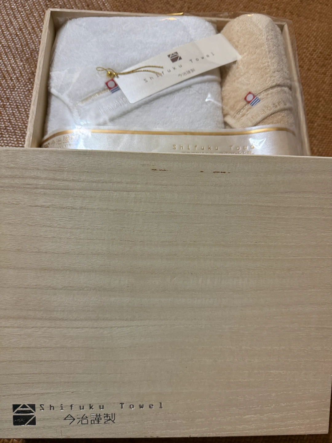 今治謹製 至福タオル 木箱入りギフトの写真2枚目