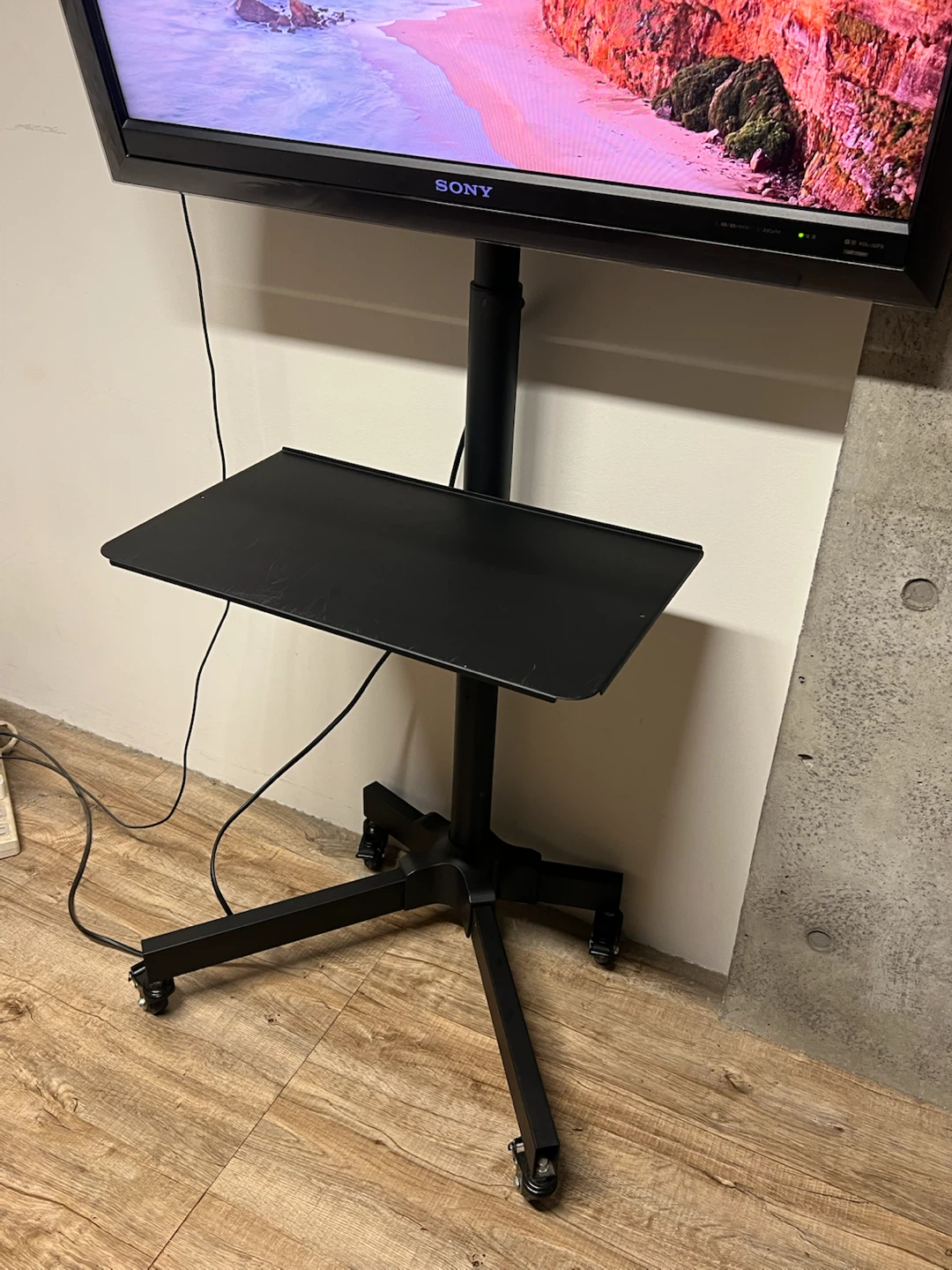【高さ・角度調整OK】キャスター付き テレビスタンド 棚板付き ブラック