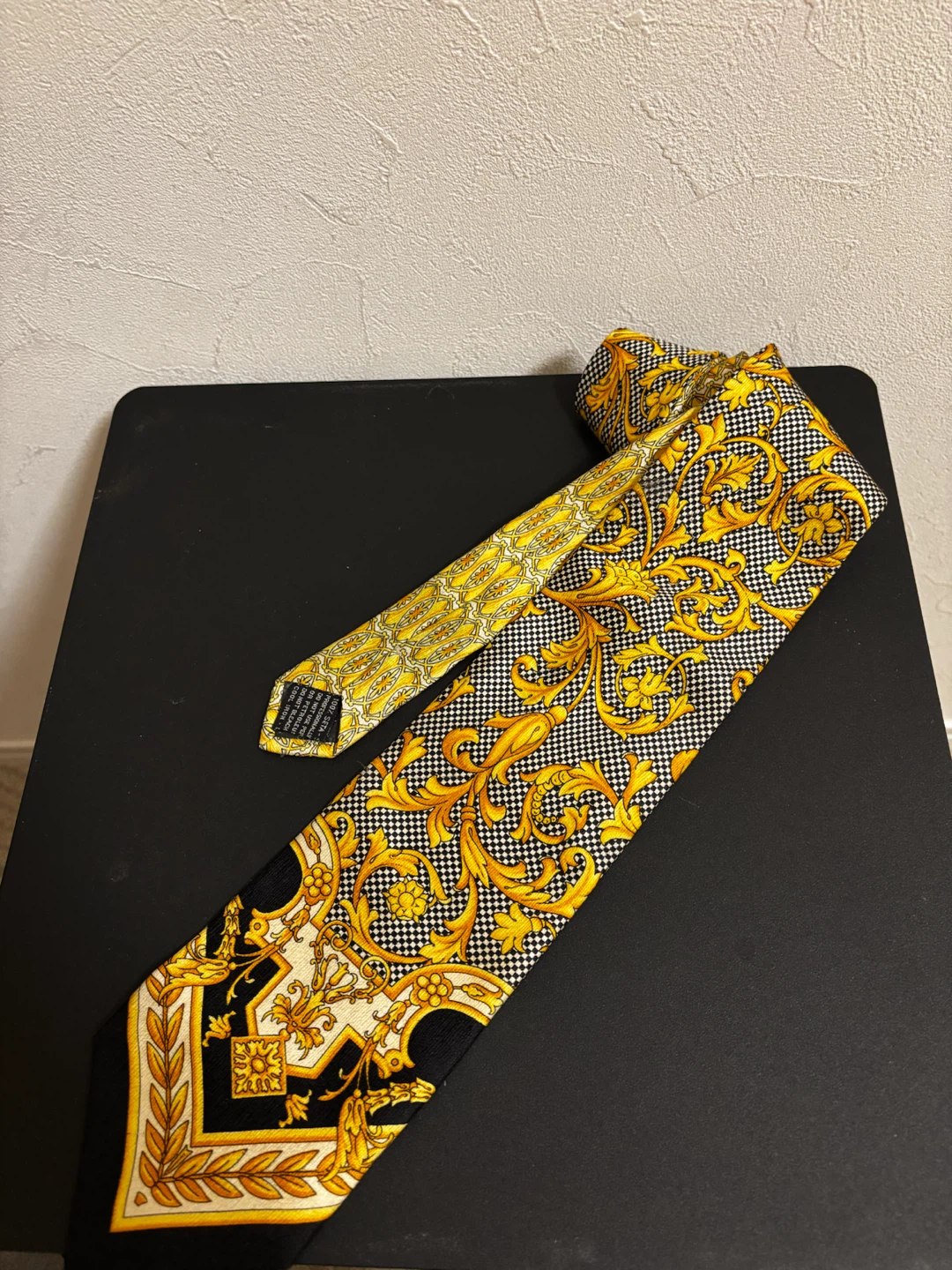 ジャンニ・ヴェルサーチ（GIANNI VERSACE）のヴィンテージ・シルクネクタイ