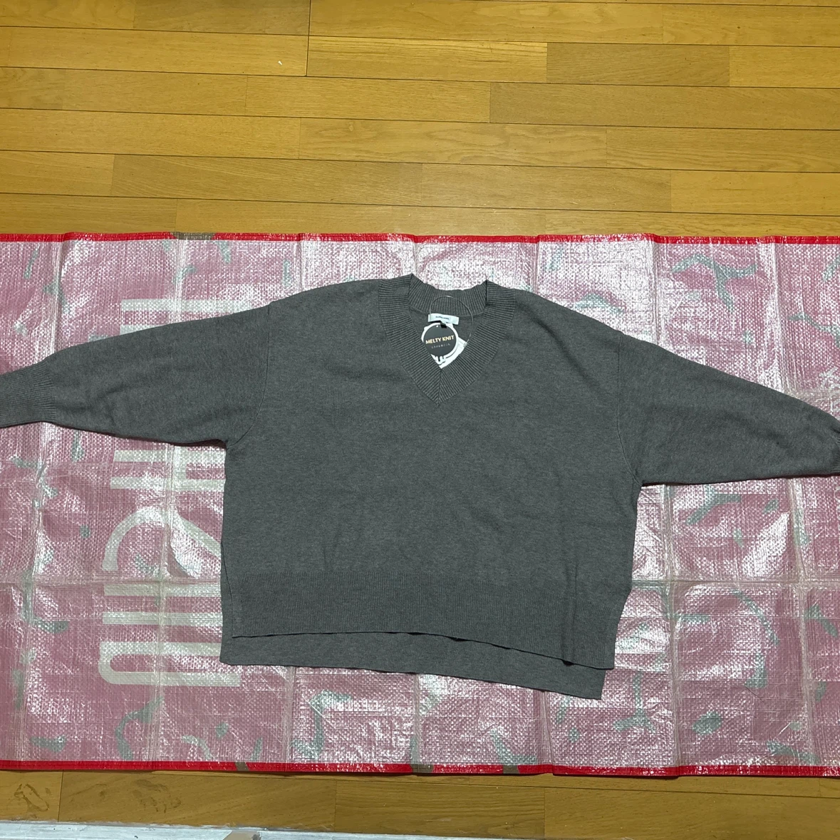(新品)グローバルワーク メルティVネックニット グレー Mの写真3枚目
