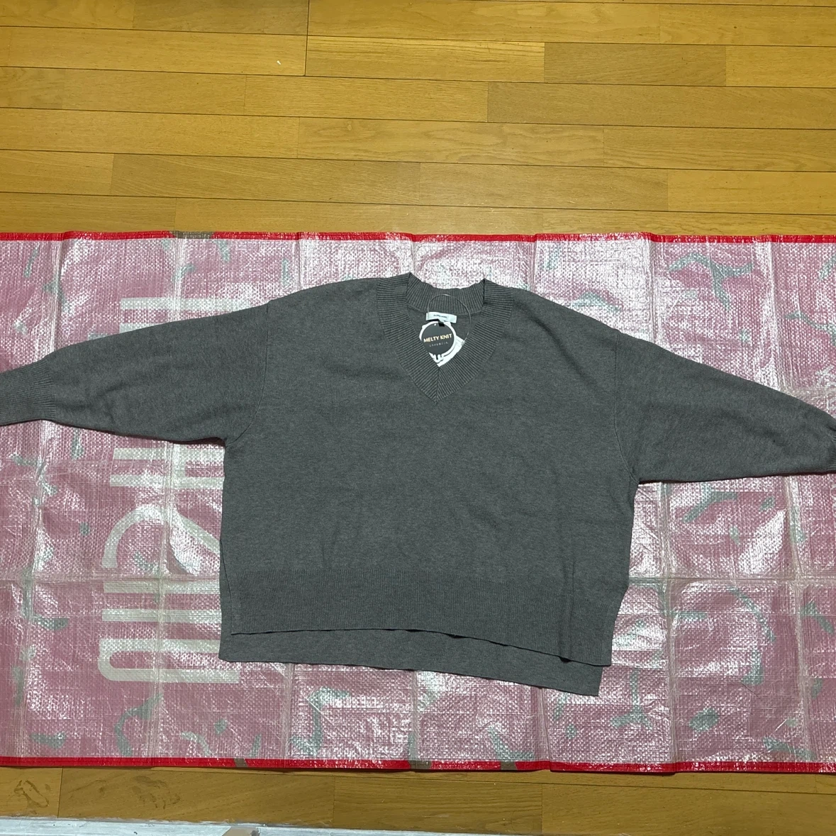 (新品)グローバルワーク メルティVネックニット グレー Mの写真3枚目