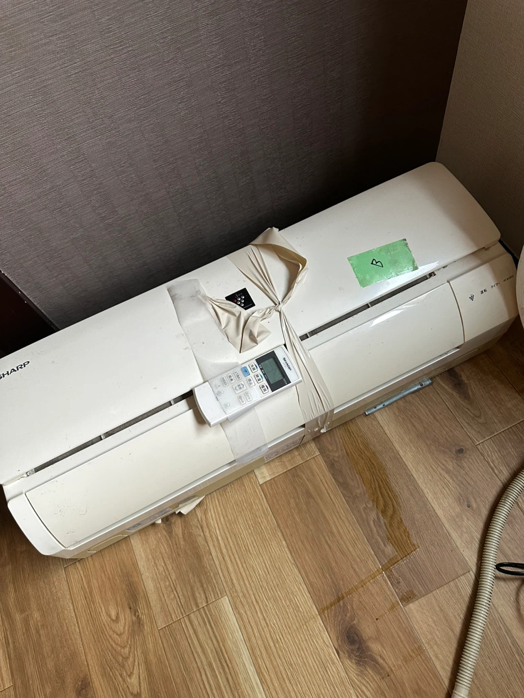 シャープ ルームエアコン AY-B28SD-W 中古