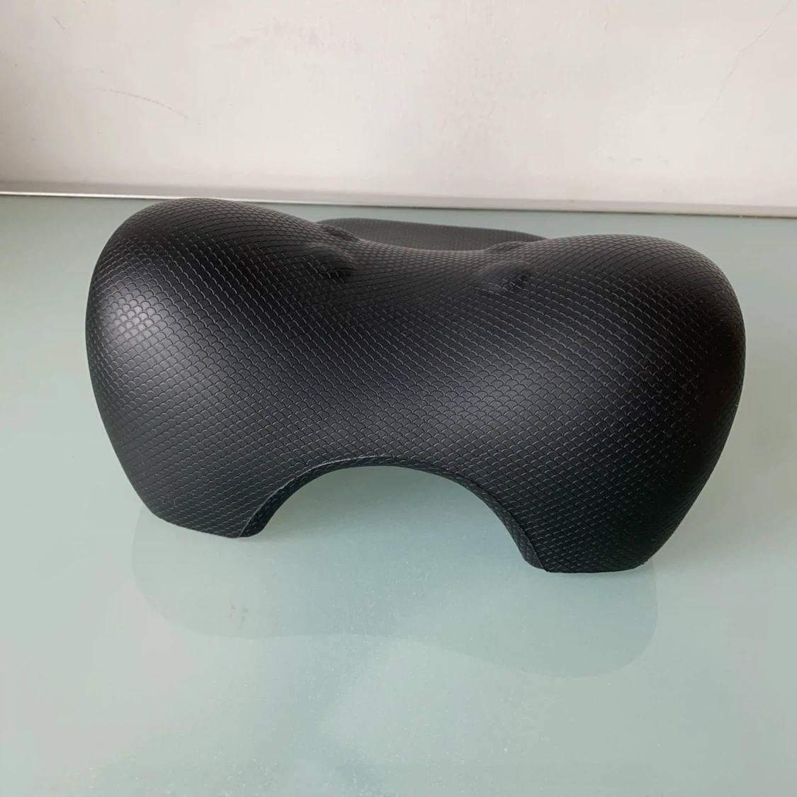 首用ストレッチ枕 ブラックの写真2枚目