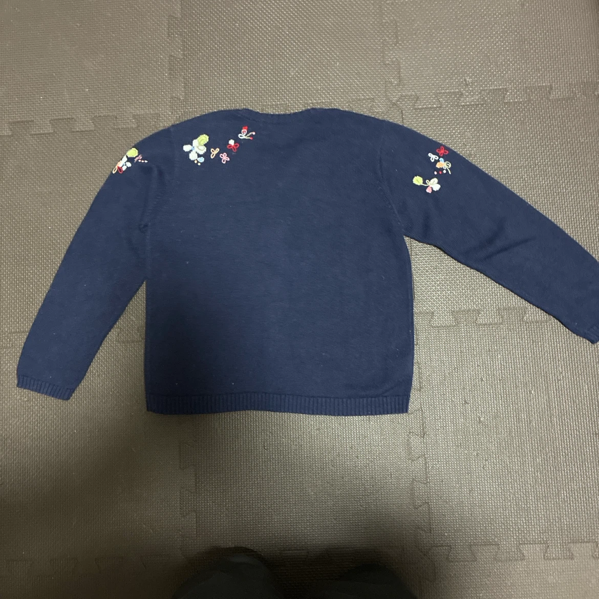 ファミリア カーディガン ネイビー 花柄刺繍 クマワッペン　120cmの写真2枚目