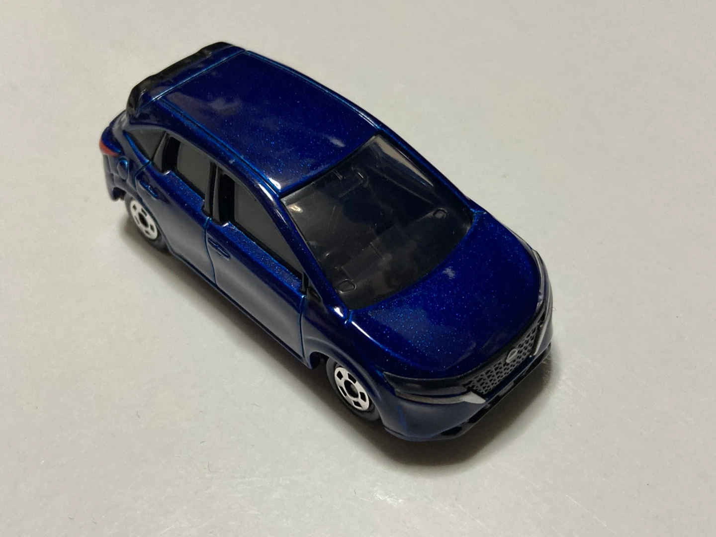 日産ノート　トミカ
