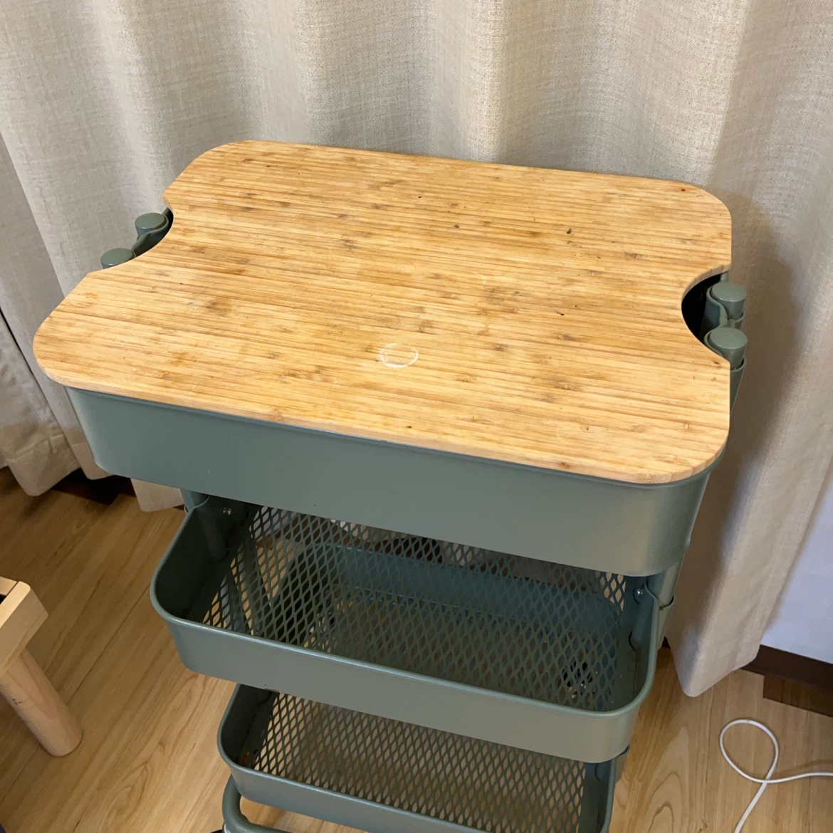 ikea 3段キッチンワゴン キャスター付きの写真2枚目
