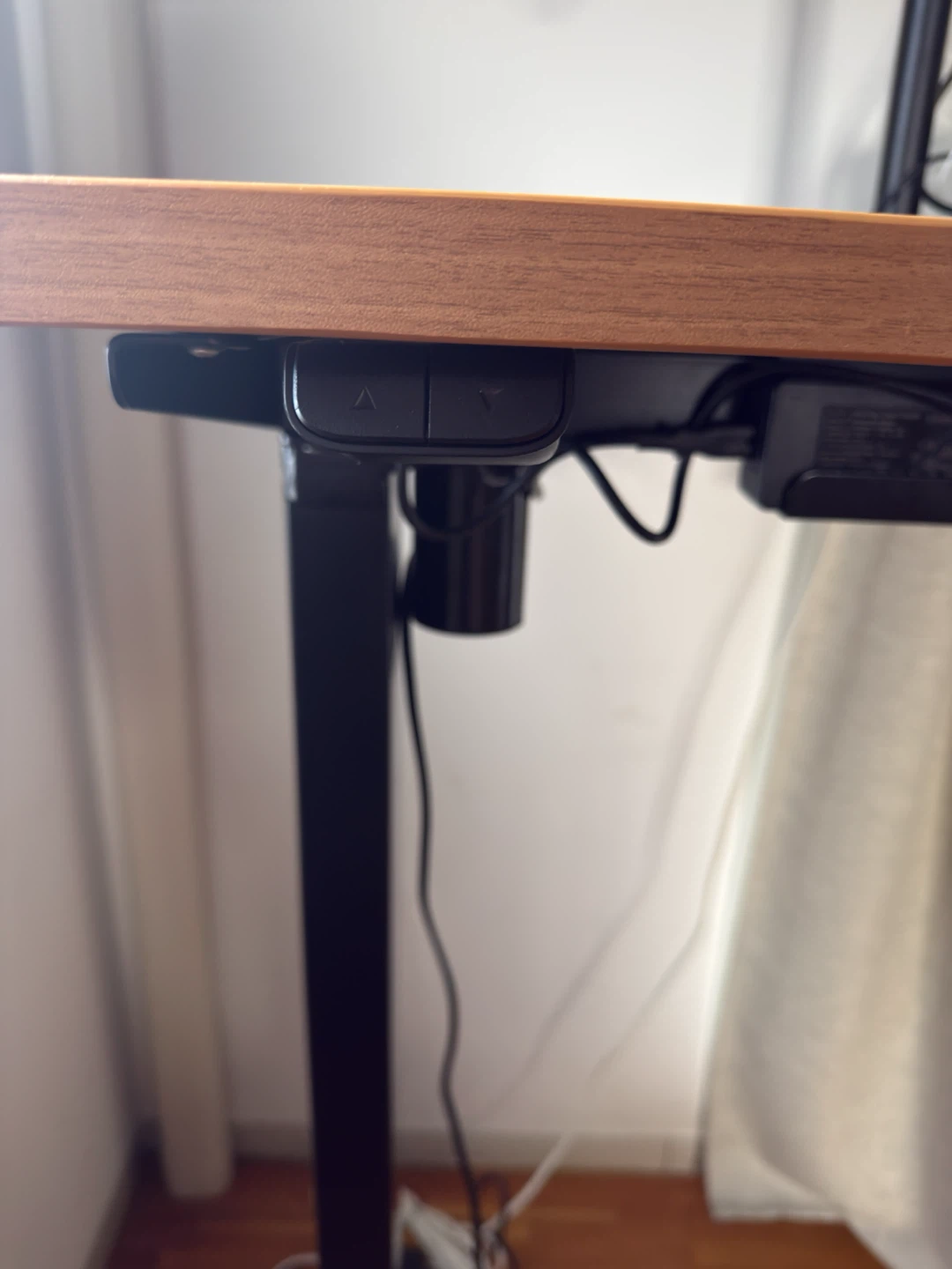 100x60 FlexiSpot 電動昇降デスクモニターアームの写真2枚目