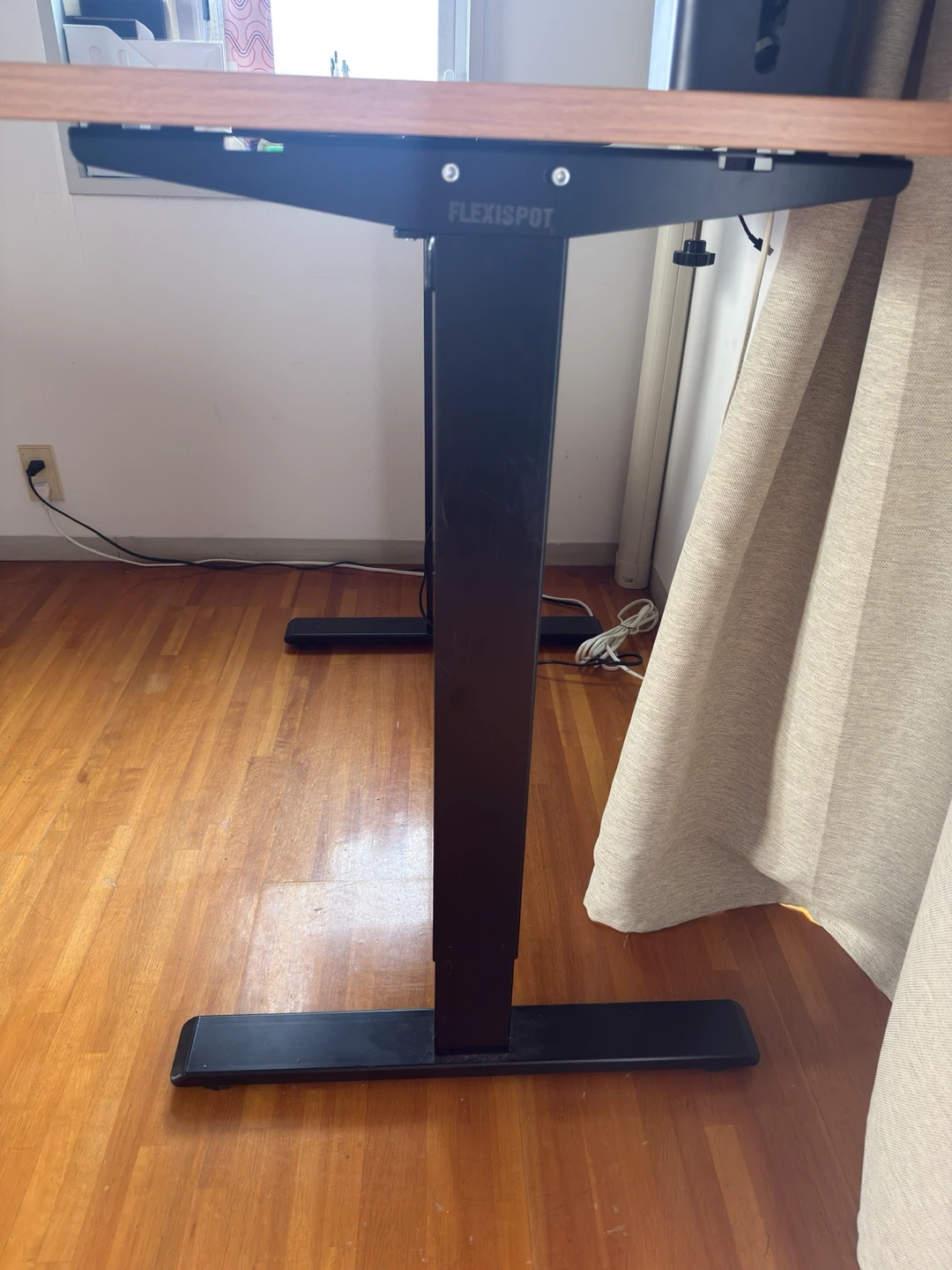 100x60 FlexiSpot 電動昇降デスクモニターアームの写真4枚目