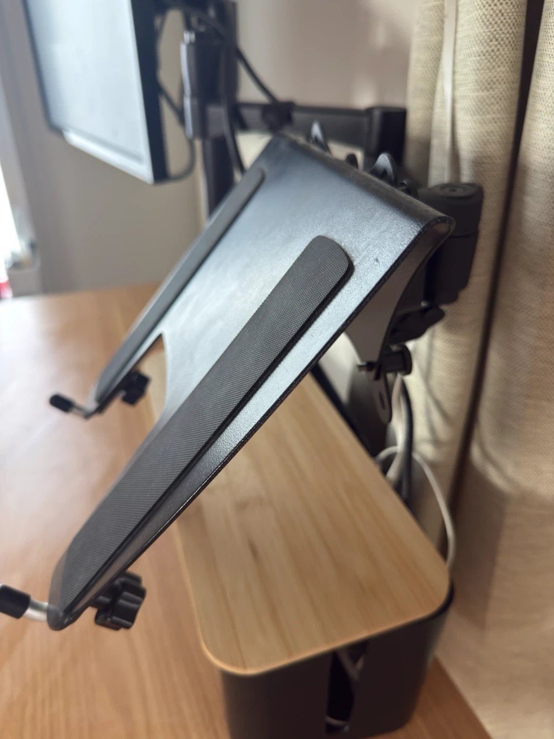 100x60 FlexiSpot 電動昇降デスクモニターアームの写真5枚目