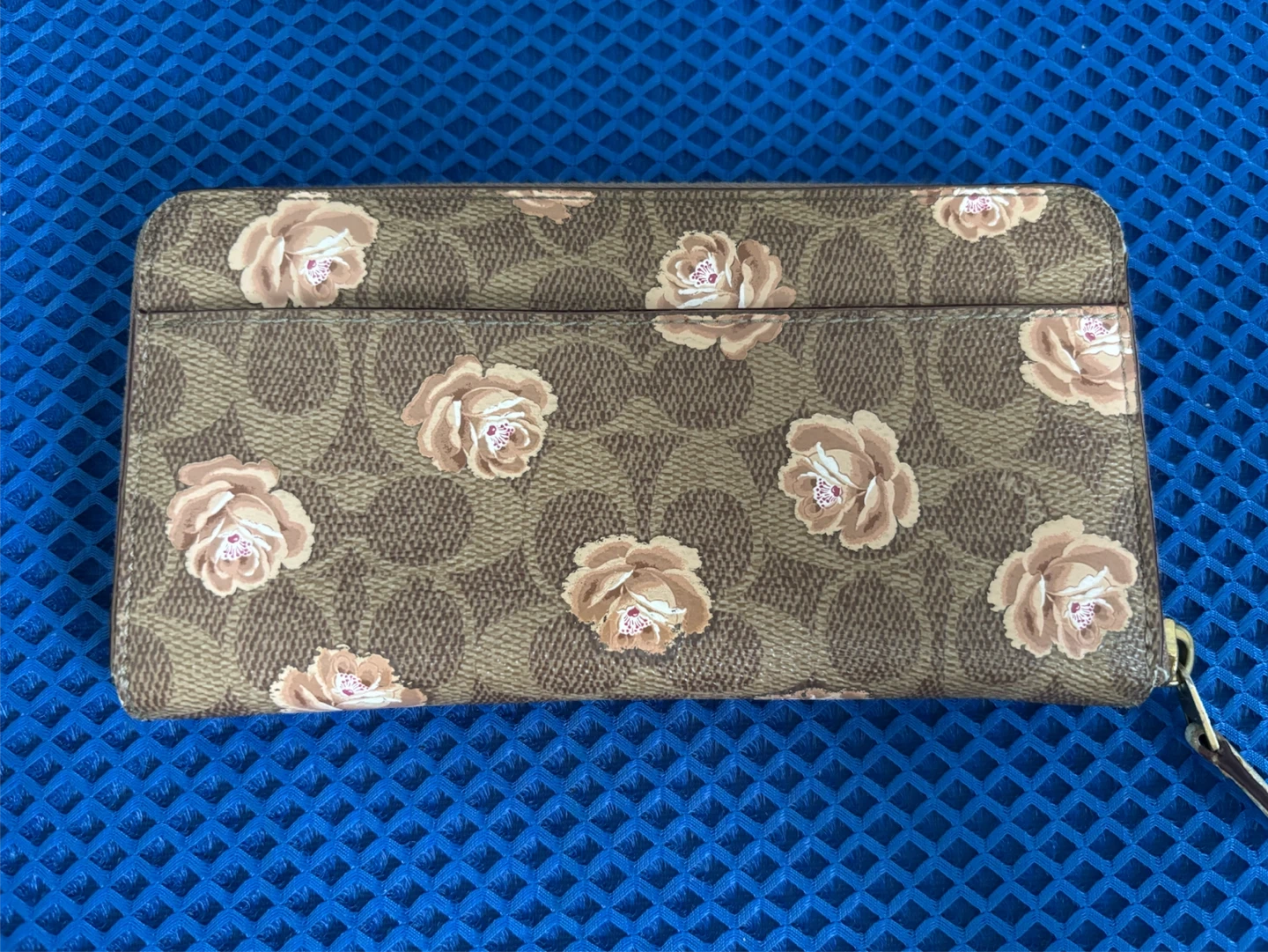 コーチ 長財布 シグネチャー 花柄の写真2枚目