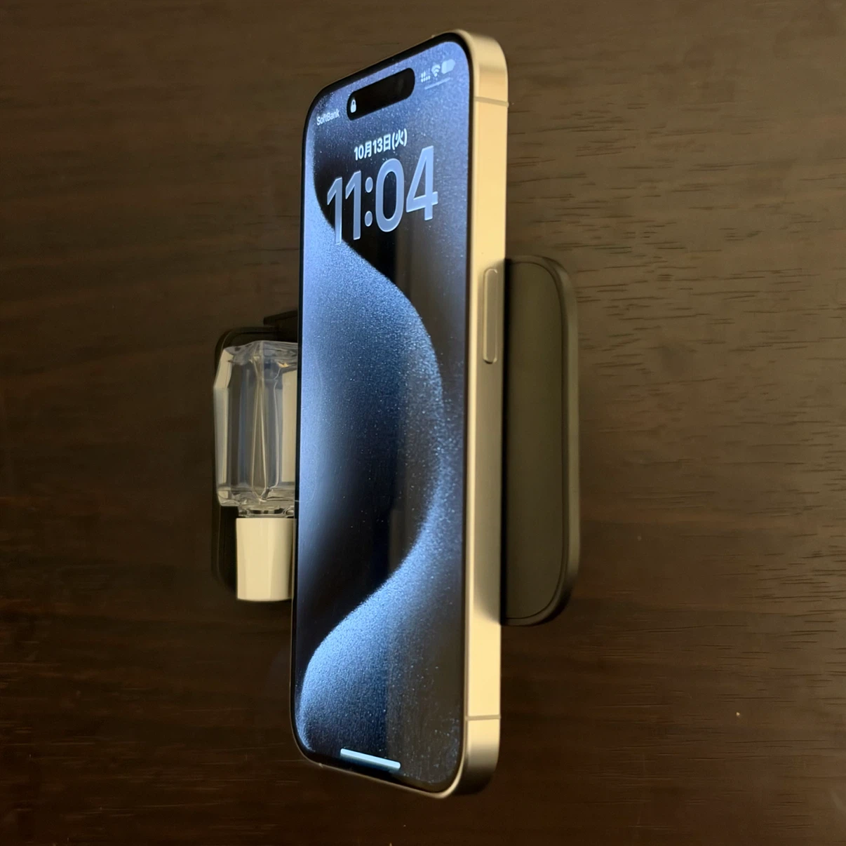 Apple iPhone 15 Pro 128GB ホワイトチタニウムの写真5枚目