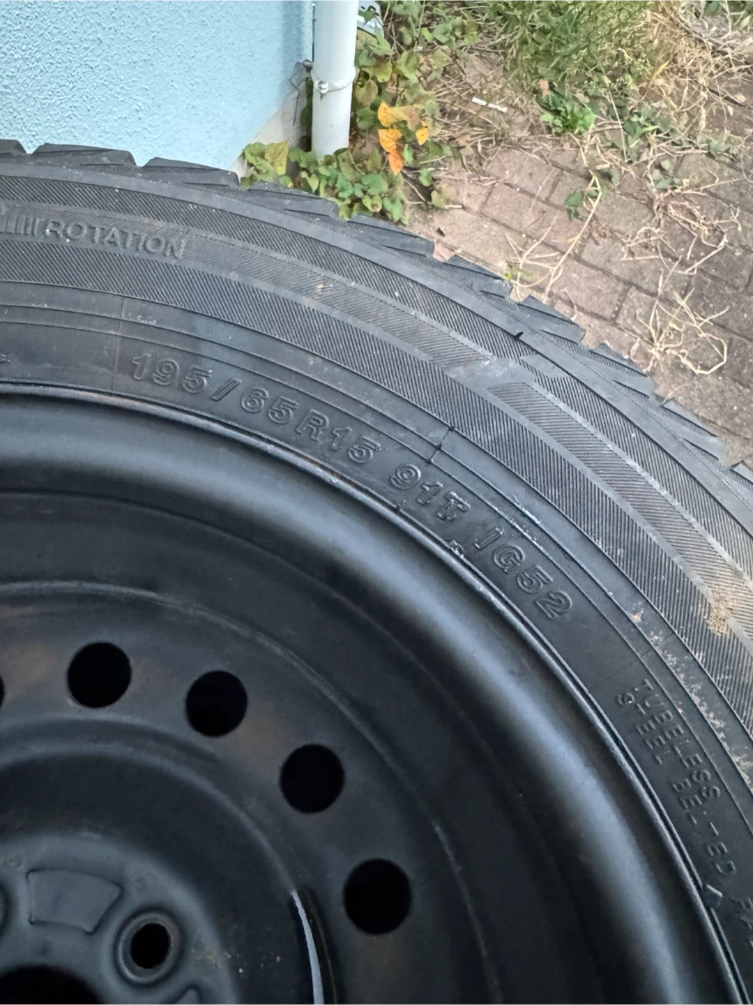 ヨコハマ スタッドレスタイヤ 4本セット 195/65R15の写真2枚目