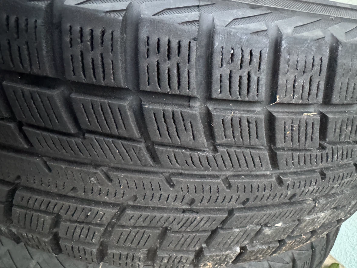 ヨコハマ スタッドレスタイヤ 4本セット 195/65R15の写真3枚目