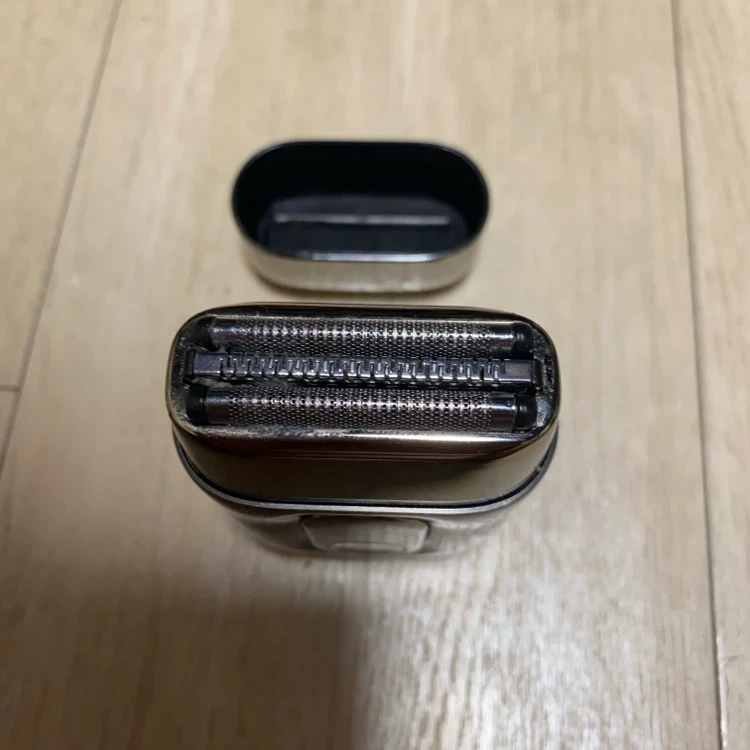 コンパクト電気シェーバー メタリックグレーの写真4枚目