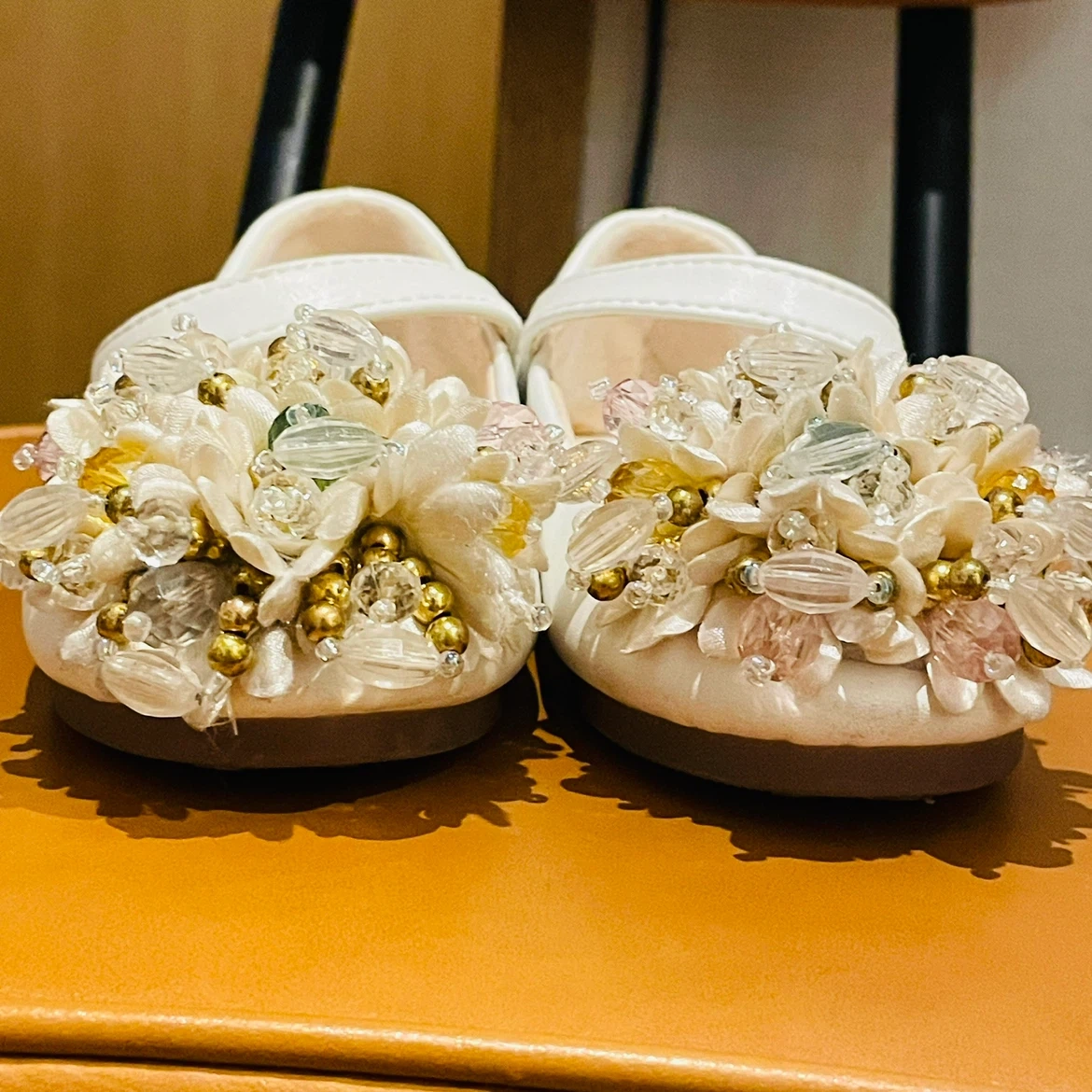 キッズ フォーマルシューズ 白 15cm ビジュー付の写真4枚目