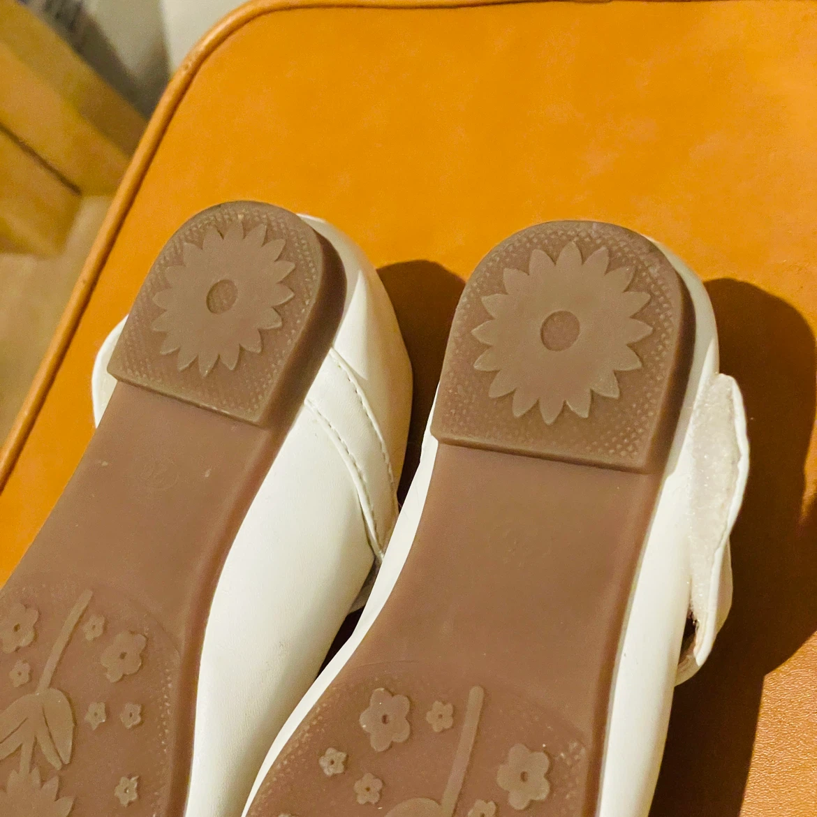 キッズ フォーマルシューズ 白 15cm ビジュー付の写真10枚目