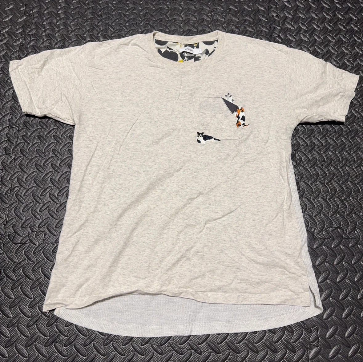 グラニフ 猫刺繍 Tシャツ Sサイズ